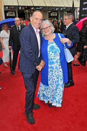 NIBELUNGEN FESTSPIELE. Eberhard Gienger mit seiner Frau Sybille anläßlich der Premiere des Stückes Die Hunnenkönigin im Rahmen der Nibelungen Festspiele am 17.07.2026 vor dem Kaiserdom Worms. 20260717MWI113551 *** NIBELUNGEN FESTIVAL Eberhard Gienger with his wife Sybille on the occasion of the premiere of the play *The Queen of the Huns* as part of the Nibelungen Festival on July 17, 2026, in front of the Imperial Cathedral in Worms 20260717MWI113551