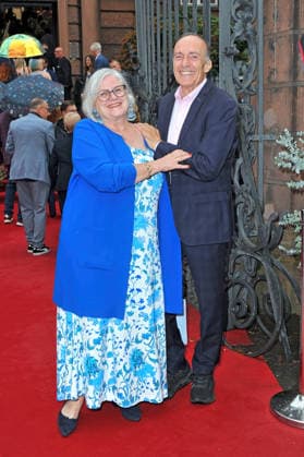NIBELUNGEN FESTSPIELE. Eberhard Gienger mit seiner Frau Sybille anläßlich der Premiere des Stückes Die Hunnenkönigin im Rahmen der Nibelungen Festspiele am 17.07.2026 vor dem Kaiserdom Worms. 20260717MWI113563 *** NIBELUNGEN FESTIVAL Eberhard Gienger with his wife Sybille on the occasion of the premiere of the play *The Queen of the Huns* as part of the Nibelungen Festival on July 17, 2026, in front of the Imperial Cathedral in Worms 20260717MWI113563