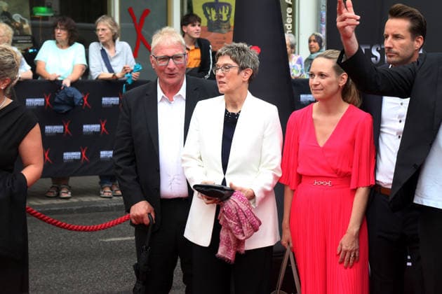 NIBELUNGEN FESTSPIELE 2026 Worms, 17.7..2026 Annegret Kramp-Karrenbauer mit Ehemann Helmut bei der Eröffnung und Roten Teppich der NIBELUNGEN FESTSPIELE 2026 in Worms Rheinland-Pfals Deutschland *** NIBELUNGEN FESTIVAL 2026, Worms, July 17, 2026: Annegret Kramp-Karrenbauer with her husband Helmut at the opening ceremony and red carpet event of the NIBELUNGEN FESTIVAL 2026 in Worms, Rhineland-Palatinate, Germany Copyright: xMatthiasxGränzdörferx