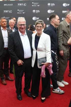 NIBELUNGEN FESTSPIELE 2026 Worms, 17.7..2026 Annegret Kramp-Karrenbauer mit Ehemann Helmut bei der Eröffnung und Roten Teppich der NIBELUNGEN FESTSPIELE 2026 in Worms Rheinland-Pfals Deutschland *** NIBELUNGEN FESTIVAL 2026, Worms, July 17, 2026: Annegret Kramp-Karrenbauer with her husband Helmut at the opening ceremony and red carpet event of the NIBELUNGEN FESTIVAL 2026 in Worms, Rhineland-Palatinate, Germany Copyright: xMatthiasxGränzdörferx
