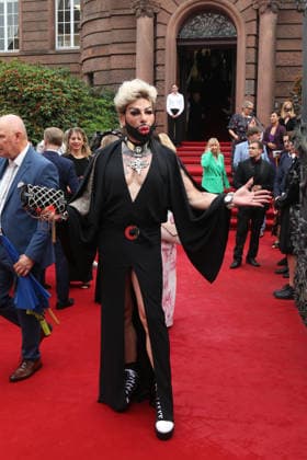 NIBELUNGEN FESTSPIELE 2026 Worms, 17.7..2026 Harald Glööckler bei der Eröffnung und Roten Teppich der NIBELUNGEN FESTSPIELE 2026 in Worms Rheinland-Pfals Deutschland *** NIBELUNGEN FESTIVAL 2026 Worms, July 17, 2026 Harald Glööckler at the opening ceremony and red carpet event of the NIBELUNGEN FESTIVAL 2026 in Worms, Rhineland-Palatinate, Germany Copyright: xMatthiasxGränzdörferx