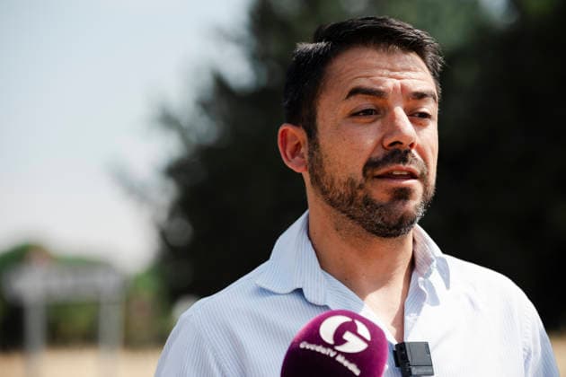 More than 300 firefighters are working to extinguish the fire in La Mierla, Guadalajara. Iván Sánchez, Vox spokesperson in the Castile-La Mancha Regional Parliament and representative for Guadalajara, speaks to the media during firefighting efforts, on July 18, 2026, in La Mierla, Guadalajara, Castilla-La Mancha, Spain. The fire remains active on several fronts and is advancing toward the municipality of Semillas, has forced the evacuation of 529 residents from eleven municipalities, and has already burned 3,483 hectares. JULY 18, 2026 FOREST FIRE La Mierla, Guadalajara, Castile La Mierla, Guadalajara, Castile, Spain  Copyright: xMateoxLanzuelax 7672797