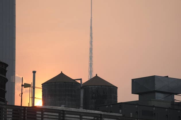 July 18, 2026, New York, New York, USA: The sun rises through the smoke from Canadian Wildfires over Manhattan on July 18, 2026 in New York. More than 200 wildfires are burning in Canada causing smoke to drift across the United States spiking the air quality index. New York USA - ZUMAb148 20260718_zap_b148_004 Copyright: xBryanxSmithx
