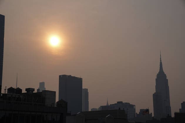 July 18, 2026, New York, New York, USA: The sun rises through the smoke from Canadian Wildfires over Manhattan on July 18, 2026 in New York. More than 200 wildfires are burning in Canada causing smoke to drift across the United States spiking the air quality index. New York USA - ZUMAb148 20260718_zap_b148_012 Copyright: xBryanxSmithx