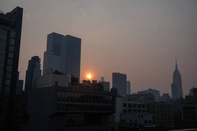 July 18, 2026, New York, New York, USA: The sun rises through the smoke from Canadian Wildfires over Manhattan on July 18, 2026 in New York. More than 200 wildfires are burning in Canada causing smoke to drift across the United States spiking the air quality index. New York USA - ZUMAb148 20260718_zap_b148_021 Copyright: xBryanxSmithx
