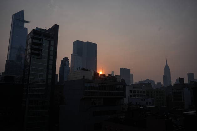 July 18, 2026, New York, New York, USA: The sun rises through the smoke from Canadian Wildfires over Manhattan on July 18, 2026 in New York. More than 200 wildfires are burning in Canada causing smoke to drift across the United States spiking the air quality index. New York USA - ZUMAb148 20260718_zap_b148_028 Copyright: xBryanxSmithx