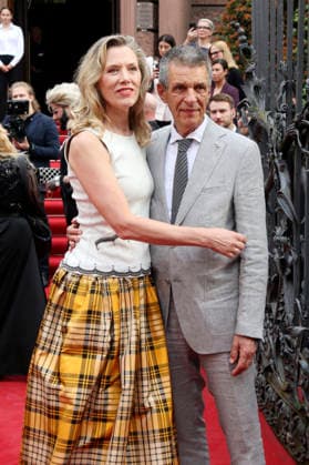 Franziska Reichenbacher mit Ehemann Alfred Joseph Schneiberg bei der Eröffnung der Nibelungen-Festspiele 2026 mit der Uraufführung des Stücks Die Hunnenkönigin auf der Open-Air-Bühne vor dem Wormser Dom. Worms, 17.07.2026 *** Franziska Reichenbacher with her husband Alfred Joseph Schneiberg at the opening of the 2026 Nibelungen Festival, featuring the world premiere of the play *The Hun Queen* on the open-air stage in front of Worms Cathedral, Worms, July 17, 2026 Foto:xAgenturxWehnertx xGränzdörferx xFuturexImagex nibelungen_6801