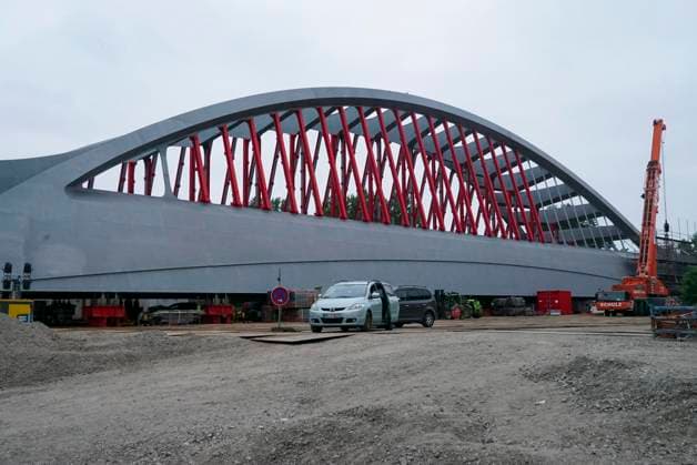 CNTV STERNBRUECKE- Baustelle Sternbrücke - Die alte Brücke wird demontiert und die neue wird zum Transport vorbereitet. Hamburg 18.06.2026Der eigentliche Abriss der Brücke erfolgt vermutlicherweise erst um den 23 und 24 Juli.Gleichzeitig laufen die Vorbereitungen für den Transport und Einhub der neuen Brücke. Hamburg Deutschland *** CNTV STERNBRUECKE Sternbrücke Construction Site: The old bridge is being dismantled and the new one is being prepared for transport. Hamburg, June 18, 2026. The actual demolition of the bridge is expected to take place around July 23 and 24. At the same time, preparations are underway for the transport and hoisting the new bridge. Hamburg, Germany