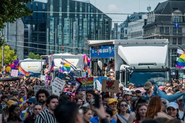 Mehr als 20.000 Menschen beteiligen sich am Demonstrationszug des Christopher Street Day (CSD) 2026 durch die Leipziger Innenstadt. Mit der Veranstaltung setzen die Teilnehmenden ein Zeichen für Vielfalt, Gleichberechtigung sowie die Rechte von LGBTQIA+-Menschen. Leipzig, Sachsen, Deutschland, CSD Leipzig 2026 *** More than 20,000 people are taking part in the Christopher Street Day (CSD) 2026 parade through downtown Leipzig. Through this event, participants are standing up for diversity, equality, and the rights of LGBTQIA people. Leipzig, Saxony, Germany, CSD Leipzig 2026