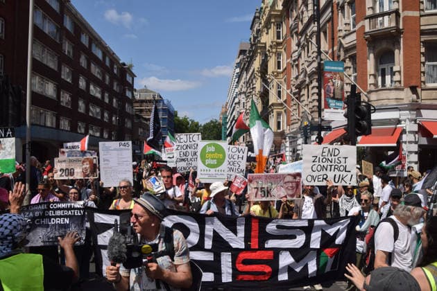 July 18, 2026, London, England, United Kingdom: Thousands of people take part as the Narional March for Palestine sets off from Russell Square. London United Kingdom - ZUMAv130 20260718_zip_v130_040 Copyright: xVukxValcicx