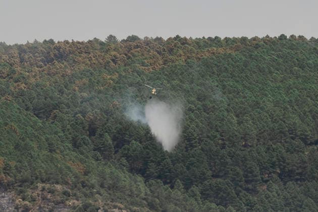 More than 300 firefighters are working to extinguish the fire in La Mierla, Guadalajara. A helicopter during firefighting operations on July 18, 2026, in La Mierla, Guadalajara, Castilla-La Mancha, Spain. The fire remains active on several fronts and is advancing toward the municipality of Semillas, has forced the evacuation of 529 residents from eleven municipalities, and has already burned 3,483 hectares. JULY 18, 2026 FOREST FIRE La Mierla, Guadalajara, Castilla La Mierla, Guadalajara, Castilla, Spain  Copyright: xMateoxLanzuelax 7672931