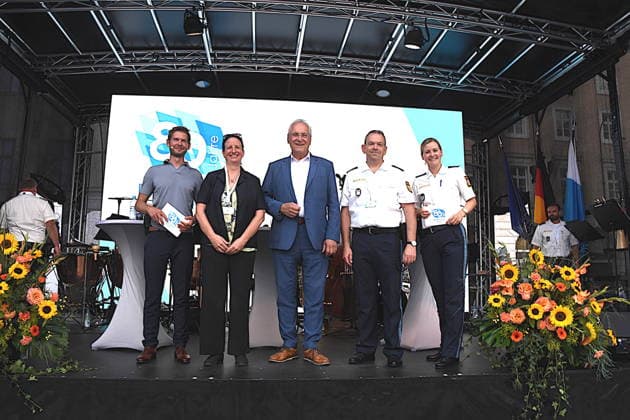 Marion Seidel Kirchenraetin Joachim Herrmann, Bayerischen Staatsminister Des Innern, fuer Sport und Intigraton Michael Schwald Landespolizeipraeident mit Moderator und Moderatorin Muenchen 18.07.2026 Wittelsbacherplatz 80 Jahre Bayerische Polizei: Jubilaeum Foto Muenchen *** Marion Seidel, Church Councilor Joachim Herrmann, Bavarian Minister of the Interior, Sports, and Integration Michael Schwald, State Police President, with the hosts Munich, July 18, 2026 Wittelsbacherplatz 80th Anniversary of the Bavarian Police Photo: Munich