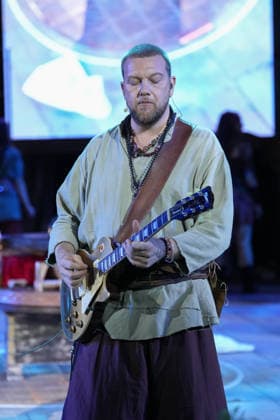 Nibelungen-Festspiele 2026. Alexander Wolfe bei der Fotoprobe zu den Nibelungen Festspielen Die Hunnenkönigin am 15.07.2026 vor dem Kaiserdom Worms. Worms Kaiserdom Rheinland-Pfalz *** Nibelungen Festival 2026: Alexander Wolfe at the photo shoot for the Nibelungen Festival’s production of *The Hun Queen* on July 15, 2026, in front of the Imperial Cathedral in Worms, Rhineland-Palatinate