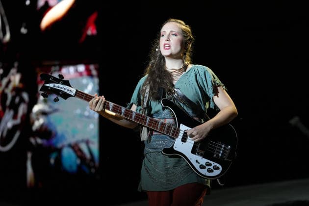 Nibelungen-Festspiele 2026. Alice Merton bei der Fotoprobe zu den Nibelungen Festspielen Die Hunnenkönigin am 15.07.2026 vor dem Kaiserdom Worms. Worms Kaiserdom Rheinland-Pfalz *** Nibelungen Festival 2026: Alice Merton at the photo shoot for the Nibelungen Festival; The Hun Queen on July 15, 2026, in front of the Imperial Cathedral in Worms; Worms Imperial Cathedral, Rhineland-Palatinate