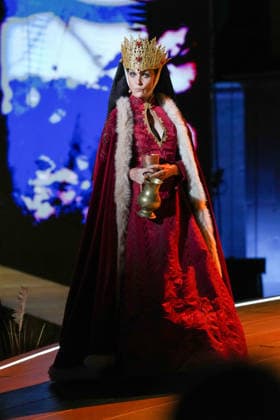 Nibelungen-Festspiele 2026. Jeanette Hain als Bonewomen und Mutter bei der Fotoprobe zu den Nibelungen Festspielen Die Hunnenkönigin am 15.07.2026 vor dem Kaiserdom Worms. Worms Kaiserdom Rheinland-Pfalz *** Nibelungen Festival 2026: Jeanette Hain as Bonewomen and Mother during the photo shoot for the Nibelungen Festival. The Hun Queen on July 15, 2026, in front of the Imperial Cathedral in Worms. Worms Imperial Cathedral, Rhineland-Palatinate