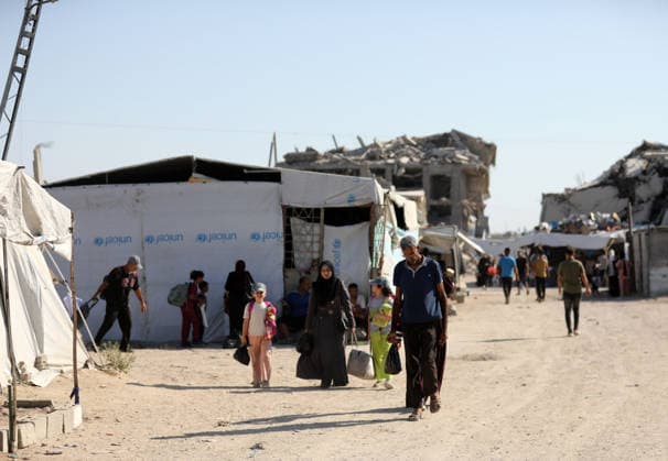 Displaced Palestinians leave tents in Gaza City’s al-Zeitoun neighborhood Displaced Palestinians carry their belongings as they leave their tents in the al-Zeitoun neighborhood of Gaza City on July 18, 2026. The departure follows the Israeli army’s expansion of the so-called Yellow Line, where its forces are deployed, through the placement of new concrete barriers and warnings of attacks in the area, in what residents described as a violation of the ceasefire. Photo by Bilal Osama apaimages Gaza city Gaza Strip Palestinian Territory 180726_Gaza_BO_02(25) Copyright: xapaimagesxBilalxOsamax xapaimagesx