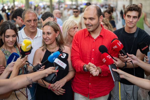2026 Barcelona LGBTQIA Pride Parade: Eva Menor, the Generalitat’s Minister of Equality and Feminism, and Albert Dalmau, the Catalan Government’s Minister of the Presidency, speak to the press during the 2026 Barcelona Pride march and parade on July 18, 2026, in Barcelona, Catalonia, Spain. This parade is the main event of a week-long celebration featuring activities, talks, exhibitions, and music in honor of International Pride Day 2026. JULY 18, 2026 Lorena Sopê Barcelona, Catalonia Barcelona, Catalonia, Spain  Copyright: xLorenaxSopÃªnax 7673145