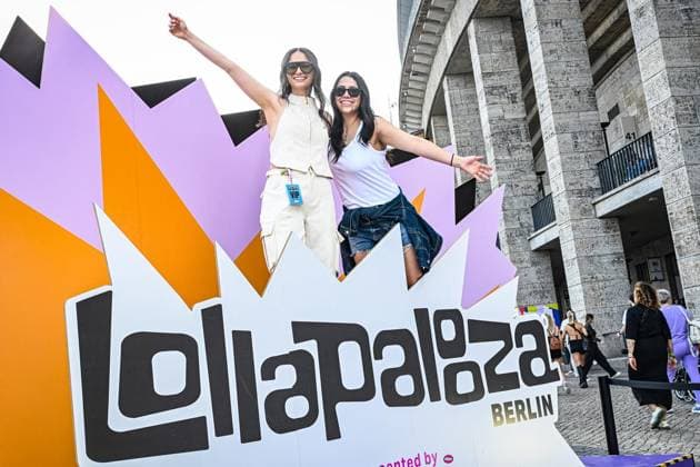 Lollapalooza Festival Berlin - Tag 1 ** NUR FÜR REDAKTIONELLE ZWECKE ** EDITORIAL USE ONLY **<p>Lollapalooza Festival Berlin - Tag 1, Besucher feiern auf dem Außengelände des Lollapalooza Festival in Berlin. Am ersten Tag treten unter anderem Künstler wie Pitbull, Tom Odell oder Zara Larsson auf. Das populäre US-Festival, bestehend seit 1991, feierte 2015 auf dem Tempelhofer Feld in Berlin Europa-Premiere. Seit 2018 findet es auf dem Berliner Olympiagelände statt, fotografiert am 18.07.2026 in Berlin. Berlin Berlin Berlin Copyright: MaurizioxGambarini *** Lollapalooza Festival Berlin Day 1 ** FOR EDITORIAL USE ONLY ** EDITORIAL USE ONLY ** p Lollapalooza Festival Berlin Day 1, visitors celebrate on the outdoor grounds of the Lollapalo Copyright: MaurizioxGambarini doc86rt7bplkvo1480ovrjd ,EDITORIAL USE ONLY