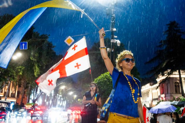 News Themen der Woche KW29 News Bilder des Tages July 18, 2026, Tbilisi, Georgia: Protesters wave flags of Georgia and Ukraine under heavy rain as they mark 598th day of anti-government rally in Tbilisi, Georgia. Tbilisi Georgia - ZUMAz174 20260718_zip_z174_004 Copyright: xMoexZoyarix