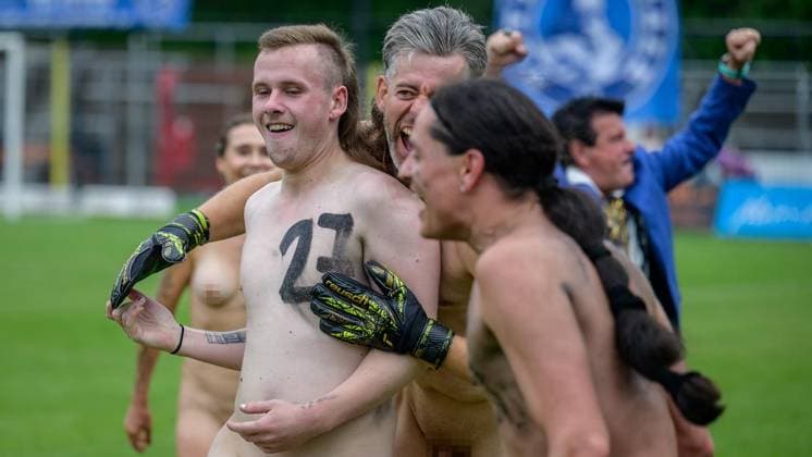 Essen: Pottorignale vs. Nacktionalmannschaft ** NUR FÜR REDAKTIONELLE ZWECKE ** EDITORIAL USE ONLY **<p>Beim Spiel Pottorignale gegen die Nacktionalmannschaft am am Samstag, den 18. Juli 2026, im Stadion am Uhlenkrug in Essen-Stadtwaldt. Deutschland NRW Essen Copyright: UwexErnst *** Essen Pottorignale vs. Nacktionalmannschaft ** FOR EDITORIAL USE ONLY ** EDITORIAL USE ONLY ** p At the game between the Pottorignale and the Nacktionalmannschaft on Saturday, July 18, 2026, at the Uhlenkrug Stadium in Essen Stadtwaldt, Germany, North Rhine-Westphalia, Essen. Copyright UwexErnst Copyright: UwexErnst doc86rw4ydfxfrn3c79rkc ,EDITORIAL USE ONLY