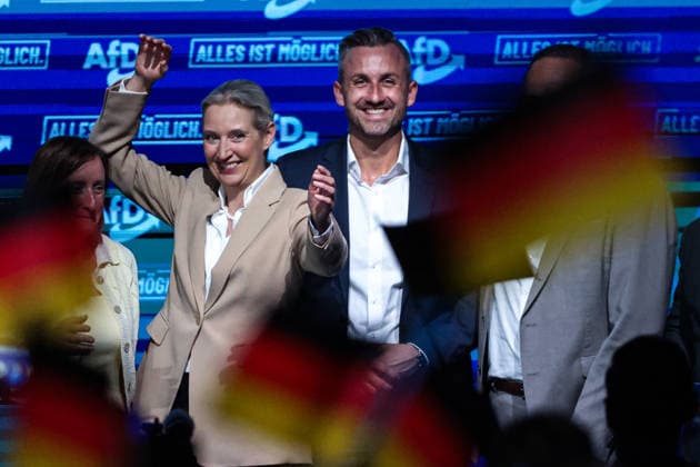 Alice Elisabeth Weidel (AfD) und Ulrich Siegmund (AfD, Sachsen-Anhalt) - Wahlkampfauftaktveranstaltung der AfD Sachsen-Anhalt in der Messe Magdeburg am Sonnabend, den 18. Juli 2026 in Magdeburg. *** Alice Elisabeth Weidel (AfD) and Ulrich Siegmund (AfD), Saxony-Anhalt: Kickoff event for the AfD Saxony-Anhalt election campaign at the Magdeburg Exhibition Center on Saturday, July 18, 2026, in Magdeburg