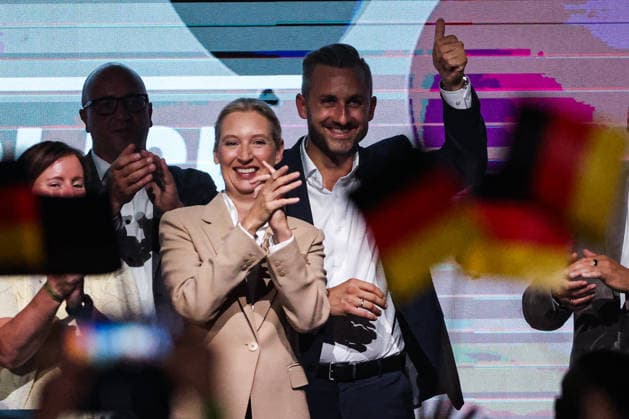 Alice Elisabeth Weidel (AfD) und Ulrich Siegmund (AfD, Sachsen-Anhalt) - Wahlkampfauftaktveranstaltung der AfD Sachsen-Anhalt in der Messe Magdeburg am Sonnabend, den 18. Juli 2026 in Magdeburg. *** Alice Elisabeth Weidel (AfD) and Ulrich Siegmund (AfD), Saxony-Anhalt: Kickoff event for the AfD Saxony-Anhalt election campaign at the Magdeburg Exhibition Center on Saturday, July 18, 2026, in Magdeburg