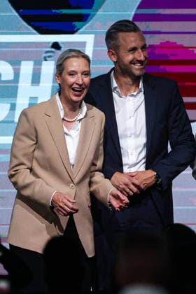 Alice Elisabeth Weidel (AfD) und Ulrich Siegmund (AfD, Sachsen-Anhalt) - Wahlkampfauftaktveranstaltung der AfD Sachsen-Anhalt in der Messe Magdeburg am Sonnabend, den 18. Juli 2026 in Magdeburg. *** Alice Elisabeth Weidel (AfD) and Ulrich Siegmund (AfD), Saxony-Anhalt: Kickoff event for the AfD Saxony-Anhalt election campaign at the Magdeburg Exhibition Center on Saturday, July 18, 2026, in Magdeburg