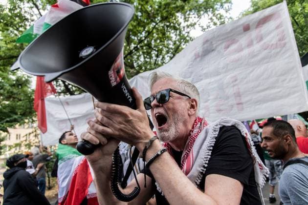 July 18, 2026, Berlin, Germany: BERLIN, GERMANY Ã¢â‚¬ JULY 18, 2026: Hundreds of people march through the streets of Berlin during a pro-Palestinian demonstration calling for an end to the war in Gaza and expressing solidarity with Lebanon and Iran on July 18, 2026. A small group of counter-demonstrators was present along parts of the march under police supervision as officers monitored the demonstration. Andro s Trujillo JNA PRESS Berlin Germany  - ZUMAq101 20260718_zna_q101_210 Copyright: xAndro SxTrujillox