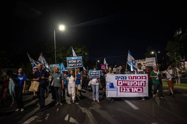 Protest against the Israeli government in West Jerusalem JERUSALEM - JULY 18: People carrying Israeli flags and anti-gov t banners stage a protest against the government of Israeli Prime Minister Benjamin Netanyahu, and call for an end to the attacks on Gaza and Lebanon, in West Jerusalem on July 18, 2026. Mostafa Alkharouf Anadolu Jerusalem Israel. Editorial use only. Please get in touch for any other usage.  Copyright: x2026xAnadoluxMostafaxAlkharoufx