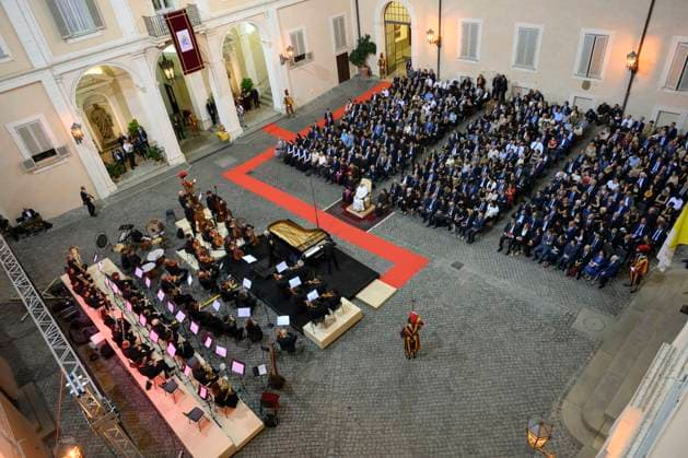ITALY - POPE LEO XIV ATTENDS A CONCERT IN THE APOSTOLIC PALACE AT THE SUMMER PAPAL RESIDENCE IN CASTEL GANDOLFO - 2026 7 18 Italy, Castel Gandolfo, Vatican, 2026 7 18.Pope Leo XIV attend a concert in the Apostolic Palace at the summer papal residence in Castel Gandolfo EDITORIAL USE ONLY - NO BOOKS Copyright: xVATICANxMEDIAx