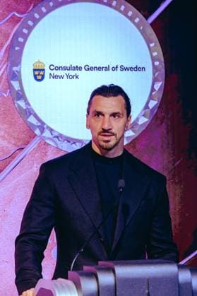 RECORD DATE NOT STATED Football icon Zlatan Ibrahimovic visits the Empire State Building in New York City. (NEW) New York 18, July, 2026 Descricao: Football legend Zlatan Ibrahimovic visited the iconic Empire State Building today, greeting fans and taking in one of the city™s most recognizable landmarks during his stay in New York.credit; Anthony Oliveira. thenews2.(Foto: Anthony Oliveira Thenews2 imago images) Football icon Zlatan Ibrahimovic visits the Empire State Building in New York City.  Copyright: xAnthonyxOliveirax