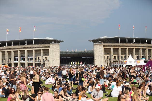 Besucherinnen und Besucher beim Lollapalooza Festival im Olympiapark in Berlin, 18. Juli 2026. Lollapalooza Berlin 2026 *** Visitors at the Lollapalooza Festival in Berlin s Olympic Park, July 18, 2026 Lollapalooza Berlin 2026