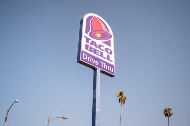 July 18, 2026, Pasadena, California, United States: PASADENA, CALIFORNIA Ã¢â‚¬ JULY 18: A Taco Bell restaurant is seen on July 18, 2026 in Pasadena, California. Taco Bell has removed select shredded iceberg lettuce from its restaurants as a precaution while federal health officials investigate a multistate outbreak of cyclospora infections. Investigators are examining whether the outbreak is linked to lettuce supplied through Taylor Farms, though no definitive link to Taco Bell, Taylor Farms, or any individual restaurant has been confirmed. Pasadena United States  - ZUMAs197 20260718_aaa_s197_141 Copyright: xWestonxHancockx
