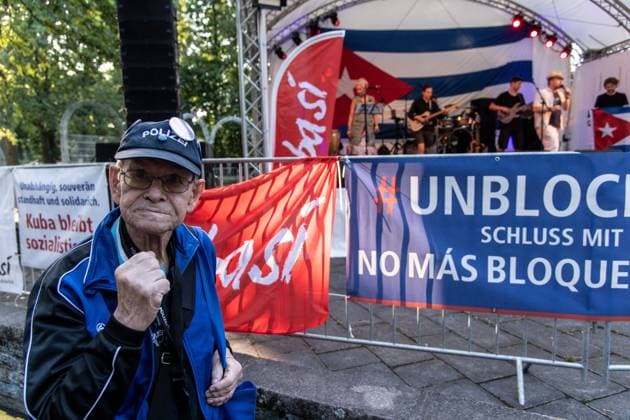 Solidarity Gathering with Cuba Held in Berlin BERLIN, GERMANY JULY 18, 2026: People gather at Stadtpark Lichtenberg under the slogan Learn from Cuba, Fight for Cuba, Celebrate with Cuba during an event expressing solidarity with the Caribbean nation. Participants called for an end to the United States embargo and international sanctions, which organisers said have contributed to decades of economic hardship in Cuba. Berlin Germany Copyright: x xAndrÃ sxTrujillox xJNAxPressx