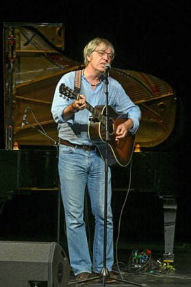 Liedabend Lied.Fest II , mit Sigrid Horn und Ernst Molden, im Rahmen der Salzkammergut Festwochen Gmunden, im Stadttheater Gmunden, fotografiert am 18.07.26. Das Bild zeigt den Musiker Robert Rotifer 2026 - Liedabend Lied.Fest II , mit Sigrid Horn und Ernst Molden, im Rahmen der Salzkammergut Festwochen Gmunden, im Stadttheater Gmunden, am 18.07.26 *** Song Recital Lied Fest II, featuring Sigrid Horn and Ernst Molden, as part of the Salzkammergut Festival in Gmunden, at the Gmunden City Theater, photographed on July 18, 2026. The photo shows musician Robert Rotifer at the 2026 Liedabend Lied Fest II, featuring Sigrid Horn and Ernst Molden, as part of the Salzkammergut Festival in Gmunden, at the Gmunden City Theater, on July 18, 2026