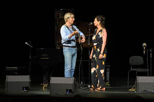 Liedabend Lied.Fest II , mit Sigrid Horn und Ernst Molden, im Rahmen der Salzkammergut Festwochen Gmunden, im Stadttheater Gmunden, fotografiert am 18.07.26. Das Bild zeigt den Musiker Robert Rotifer mit einer, ihn begleitenden Sängerin 2026 - Liedabend Lied.Fest II , mit Sigrid Horn und Ernst Molden, im Rahmen der Salzkammergut Festwochen Gmunden, im Stadttheater Gmunden, am 18.07.26 *** Song Recital Lied Fest II, featuring Sigrid Horn and Ernst Molden, as part of the Salzkammergut Festival in Gmunden, at the Gmunden City Theater, photographed on July 18, 2026. The photo shows musician Robert Rotifer with a singer accompanying him. Liedabend Lied Fest II, featuring Sigrid Horn and Ernst Molden, as part of the Salzkammergut Festival W