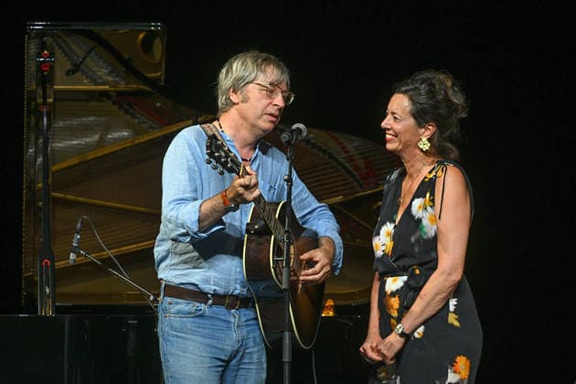 Liedabend Lied.Fest II , mit Sigrid Horn und Ernst Molden, im Rahmen der Salzkammergut Festwochen Gmunden, im Stadttheater Gmunden, fotografiert am 18.07.26. Das Bild zeigt den Musiker Robert Rotifer mit einer, ihn begleitenden Sängerin 2026 - Liedabend Lied.Fest II , mit Sigrid Horn und Ernst Molden, im Rahmen der Salzkammergut Festwochen Gmunden, im Stadttheater Gmunden, am 18.07.26 *** Song Recital Lied Fest II, featuring Sigrid Horn and Ernst Molden, as part of the Salzkammergut Festival in Gmunden, at the Gmunden City Theater, photographed on July 18, 2026. The photo shows musician Robert Rotifer with a singer accompanying him. Liedabend Lied Fest II, featuring Sigrid Horn and Ernst Molden, as part of the Salzkammergut Festival W