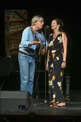 Liedabend Lied.Fest II , mit Sigrid Horn und Ernst Molden, im Rahmen der Salzkammergut Festwochen Gmunden, im Stadttheater Gmunden, fotografiert am 18.07.26. Das Bild zeigt den Musiker Robert Rotifer mit einer, ihn begleitenden Sängerin 2026 - Liedabend Lied.Fest II , mit Sigrid Horn und Ernst Molden, im Rahmen der Salzkammergut Festwochen Gmunden, im Stadttheater Gmunden, am 18.07.26 *** Song Recital Lied Fest II, featuring Sigrid Horn and Ernst Molden, as part of the Salzkammergut Festival in Gmunden, at the Gmunden City Theater, photographed on July 18, 2026. The photo shows musician Robert Rotifer with a singer accompanying him. Liedabend Lied Fest II, featuring Sigrid Horn and Ernst Molden, as part of the Salzkammergut Festival W