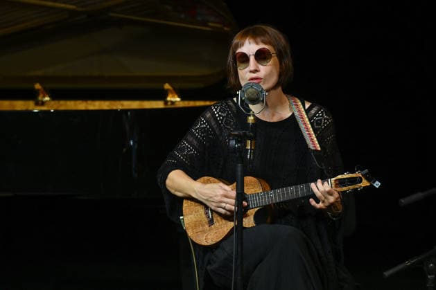 Liedabend Lied.Fest II , mit Sigrid Horn und Ernst Molden, im Rahmen der Salzkammergut Festwochen Gmunden, im Stadttheater Gmunden, fotografiert am 18.07.26. Das Bild zeigt die Musikerin und Liedermacherin Sigrid Horn 2026 - Liedabend Lied.Fest II , mit Sigrid Horn und Ernst Molden, im Rahmen der Salzkammergut Festwochen Gmunden, im Stadttheater Gmunden, am 18.07.26 *** Song Recital Lied Fest II, featuring Sigrid Horn and Ernst Molden, as part of the Salzkammergut Festival in Gmunden, at the Gmunden City Theater, photographed on July 18, 2026. The photo shows musician and songwriter Sigrid Horn in 2026. Song Recital Lied Fest II, featuring Sigrid Horn and Ernst Molden, as part of the Salzkammergut Festival Weeks in Gmunden, at the Gmu