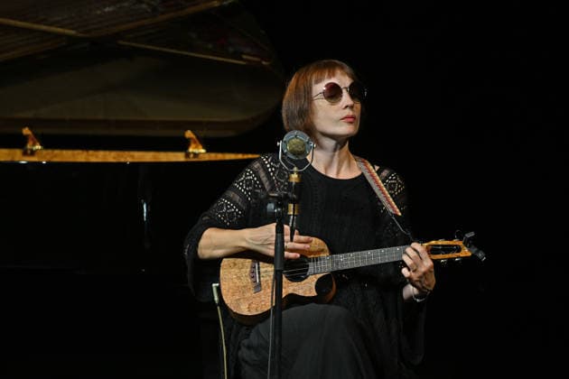 Liedabend Lied.Fest II , mit Sigrid Horn und Ernst Molden, im Rahmen der Salzkammergut Festwochen Gmunden, im Stadttheater Gmunden, fotografiert am 18.07.26. Das Bild zeigt die Musikerin und Liedermacherin Sigrid Horn 2026 - Liedabend Lied.Fest II , mit Sigrid Horn und Ernst Molden, im Rahmen der Salzkammergut Festwochen Gmunden, im Stadttheater Gmunden, am 18.07.26 *** Song Recital Lied Fest II, featuring Sigrid Horn and Ernst Molden, as part of the Salzkammergut Festival in Gmunden, at the Gmunden City Theater, photographed on July 18, 2026. The photo shows musician and songwriter Sigrid Horn in 2026. Song Recital Lied Fest II, featuring Sigrid Horn and Ernst Molden, as part of the Salzkammergut Festival Weeks in Gmunden, at the Gmu