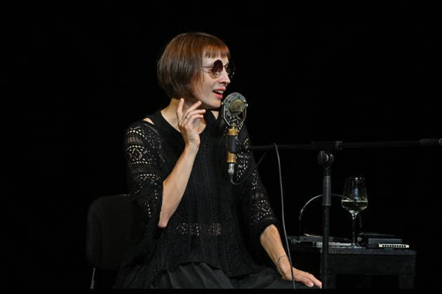 Liedabend Lied.Fest II , mit Sigrid Horn und Ernst Molden, im Rahmen der Salzkammergut Festwochen Gmunden, im Stadttheater Gmunden, fotografiert am 18.07.26. Das Bild zeigt die Musikerin und Liedermacherin Sigrid Horn 2026 - Liedabend Lied.Fest II , mit Sigrid Horn und Ernst Molden, im Rahmen der Salzkammergut Festwochen Gmunden, im Stadttheater Gmunden, am 18.07.26 *** Song Recital Lied Fest II, featuring Sigrid Horn and Ernst Molden, as part of the Salzkammergut Festival in Gmunden, at the Gmunden City Theater, photographed on July 18, 2026. The photo shows musician and songwriter Sigrid Horn in 2026. Song Recital Lied Fest II, featuring Sigrid Horn and Ernst Molden, as part of the Salzkammergut Festival Weeks in Gmunden, at the Gmu