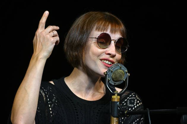 Liedabend Lied.Fest II , mit Sigrid Horn und Ernst Molden, im Rahmen der Salzkammergut Festwochen Gmunden, im Stadttheater Gmunden, fotografiert am 18.07.26. Das Bild zeigt die Musikerin und Liedermacherin Sigrid Horn 2026 - Liedabend Lied.Fest II , mit Sigrid Horn und Ernst Molden, im Rahmen der Salzkammergut Festwochen Gmunden, im Stadttheater Gmunden, am 18.07.26 *** Song Recital Lied Fest II, featuring Sigrid Horn and Ernst Molden, as part of the Salzkammergut Festival in Gmunden, at the Gmunden City Theater, photographed on July 18, 2026. The photo shows musician and songwriter Sigrid Horn in 2026. Song Recital Lied Fest II, featuring Sigrid Horn and Ernst Molden, as part of the Salzkammergut Festival Weeks in Gmunden, at the Gmu