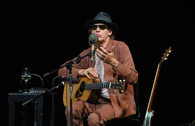 Liedabend Lied.Fest II , mit Sigrid Horn und Ernst Molden, im Rahmen der Salzkammergut Festwochen Gmunden, im Stadttheater Gmunden, fotografiert am 18.07.26. Das Bild zeigt den Musiker Ernst Molden 2026 - Liedabend Lied.Fest II , mit Sigrid Horn und Ernst Molden, im Rahmen der Salzkammergut Festwochen Gmunden, im Stadttheater Gmunden, am 18.07.26 *** Song Recital Lied Fest II, featuring Sigrid Horn and Ernst Molden, as part of the Salzkammergut Festival in Gmunden, at the Gmunden City Theater, photographed on July 18, 2026. The photo shows the musician Ernst Molden. Liedabend Lied Fest II, featuring Sigrid Horn and Ernst Molden, as part of the Salzkammergut Festival Weeks in Gmunden, at the Gmunden City Theater, on July 18, 2026