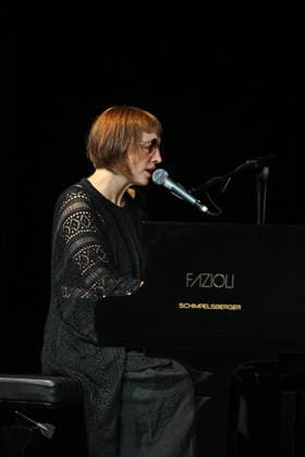Liedabend Lied.Fest II , mit Sigrid Horn und Ernst Molden, im Rahmen der Salzkammergut Festwochen Gmunden, im Stadttheater Gmunden, fotografiert am 18.07.26. Das Bild zeigt die Musikerin und Liedermacherin Sigrid Horn 2026 - Liedabend Lied.Fest II , mit Sigrid Horn und Ernst Molden, im Rahmen der Salzkammergut Festwochen Gmunden, im Stadttheater Gmunden, am 18.07.26 *** Song Recital Lied Fest II, featuring Sigrid Horn and Ernst Molden, as part of the Salzkammergut Festival in Gmunden, at the Gmunden City Theater, photographed on July 18, 2026. The photo shows musician and songwriter Sigrid Horn in 2026. Song Recital Lied Fest II, featuring Sigrid Horn and Ernst Molden, as part of the Salzkammergut Festival Weeks in Gmunden, at the Gmu