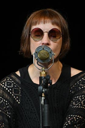 Liedabend Lied.Fest II , mit Sigrid Horn und Ernst Molden, im Rahmen der Salzkammergut Festwochen Gmunden, im Stadttheater Gmunden, fotografiert am 18.07.26. Das Bild zeigt die Musikerin und Liedermacherin Sigrid Horn 2026 - Liedabend Lied.Fest II , mit Sigrid Horn und Ernst Molden, im Rahmen der Salzkammergut Festwochen Gmunden, im Stadttheater Gmunden, am 18.07.26 *** Song Recital Lied Fest II, featuring Sigrid Horn and Ernst Molden, as part of the Salzkammergut Festival in Gmunden, at the Gmunden City Theater, photographed on July 18, 2026. The photo shows musician and songwriter Sigrid Horn in 2026. Song Recital Lied Fest II, featuring Sigrid Horn and Ernst Molden, as part of the Salzkammergut Festival Weeks in Gmunden, at the Gmu