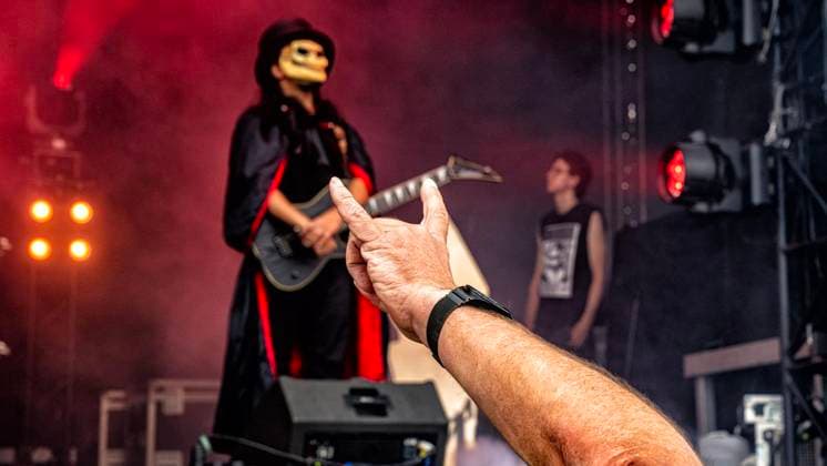 Dong Open Air 2026 Dritter Tag ** NUR FÜR REDAKTIONELLE ZWECKE ** EDITORIAL USE ONLY **<p>Metallfans befinden sich am 18.7.2026 auf der Halde, Norddeutschland in Neukirchen-Vluyn und die Band Gangrena Gasosa steht auf der Bühne. Es wird das diesjährige Musikfestival veranstaltet. Foto : Arnulf Stoffel Funke Foto Services < p> Buntes Deutschland NRW Neukirchen-Vluyn Copyright: ArnulfxStoffel *** Dong Open Air 2026, Day Three ** FOR EDITORIAL PURPOSES ONLY ** EDITORIAL USE ONLY ** p Metal fans gather on the slag heap on July 18, 2026, in Neukirchen-Vluyn, northern Germany, and the band Gangrena Gasosa is on stage. This year’s music festival is taking place. Photo: Arnulf Stoffel, Funke Foto Services p Colorful Germany, North Rhine-Westph Copyright: ArnulfxStoffel doc86s4bwjofrt1g6igm19jf ,EDITORIAL USE ONLY