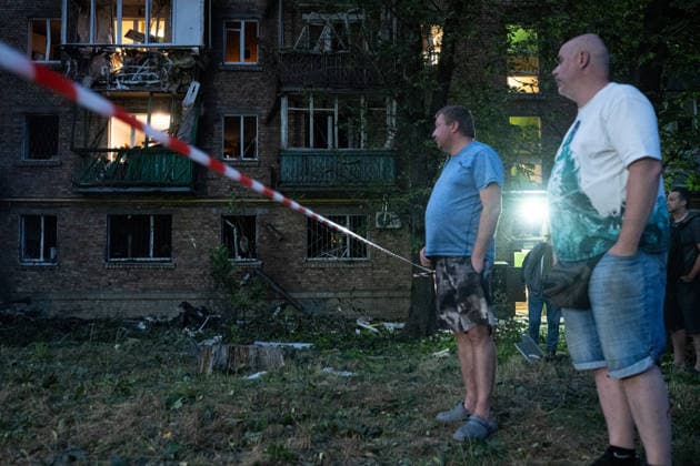 1 killed and 8 wounded in a Russian attack in Kyiv KYIV, UKRAINE - JULY 19: Emergency services conduct rescue operations at the site of the Russian missile attack in Kyiv, Ukraine, on July 19, 2026. Danylo Antoniuk Anadolu Kyiv Ukraine. Editorial use only. Please get in touch for any other usage.  Copyright: x2026xAnadoluxDanyloxAntoniukx