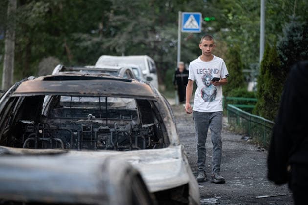 1 killed and 8 wounded in a Russian attack in Kyiv KYIV, UKRAINE - JULY 19: Emergency services conduct rescue operations at the site of the Russian missile attack in Kyiv, Ukraine, on July 19, 2026. Danylo Antoniuk Anadolu Kyiv Ukraine. Editorial use only. Please get in touch for any other usage.  Copyright: x2026xAnadoluxDanyloxAntoniukx