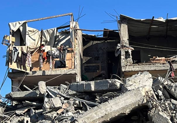 Palestinians inspect homes damaged in Israeli airstrike in Deir el-Balah Palestinians inspect the damage to their homes after an Israeli airstrike targeted a house belonging to the al-Lahham family in southern Deir el-Balah, central Gaza Strip, today. Photo by Youssef Abu Watfa apaimages Gaza city Gaza Strip Palestinian Territory 190726_Deir_al-Balah_YW_00(32) Copyright: xapaimagesxYoussefxAbuxWatfax xapaimagesx