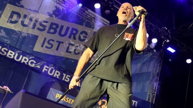 Schlager beim Stadtfest auf dem König-Heinrich-Platz in Duisburg ** NUR FÜR REDAKTIONELLE ZWECKE ** EDITORIAL USE ONLY **<p>Olaf Henning beim Schlager auf Stadtfest am Samstag den 18.Juli 2026 auf dem König-Heinrich-Platz in Duisburg Foto : Frank Oppitz FUNKE Foto Services< p> Bun Deutschland NRW Duisburg Copyright: FrankxOppitz *** Schlager at the City Festival on König Heinrich Platz in Duisburg ** FOR EDITORIAL USE ONLY ** EDITORIAL USE ONLY ** p Olaf Henning at the Schlager concert during the city festival on Saturday, July 18, 2026, at König Heinrich Platz in Duisburg. Photo by Frank Oppitz, FUNKE Photo Services p Bun Germany NRW Duisburg. Copyright FrankxOppitz Copyright: FrankxOppitz doc86s60700o08t73jf21pv ,EDITORIAL USE ONLY